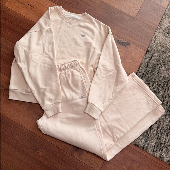ALO Yoga Tops - Alo Sweatshirt